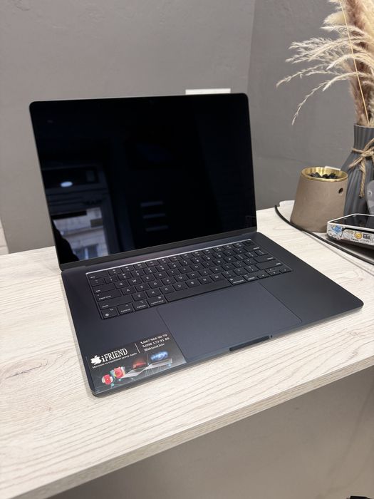 MacBook Air 15" M3 8/256gb Midnight