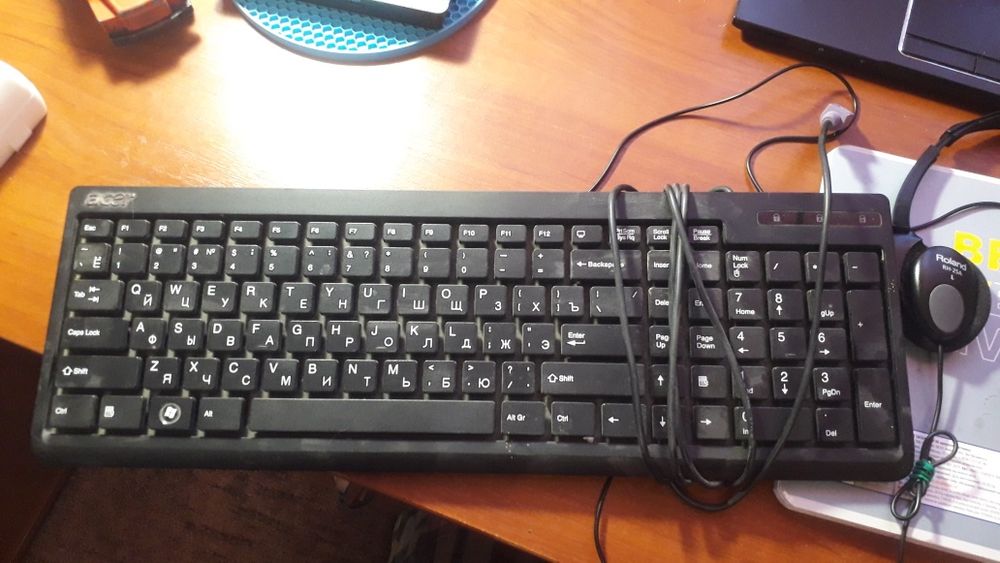 Продам лот 3 робочі  клавіатури та 2 миші