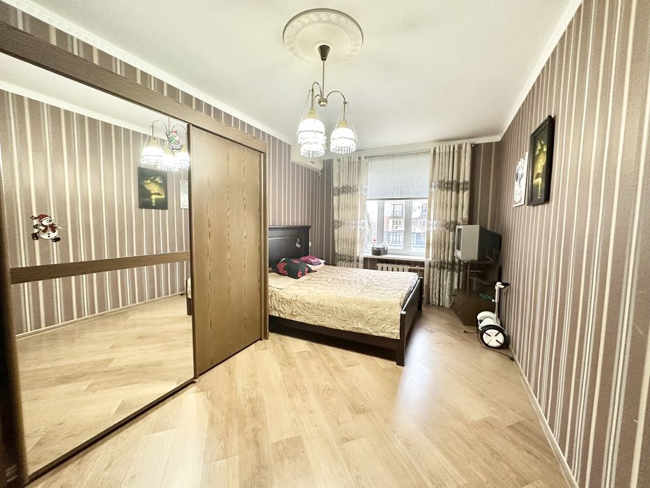 Продаж 3-кімнатної квартири по Незал України