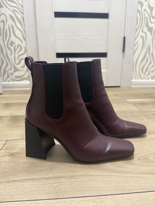 Жіночі ботінки на підборах