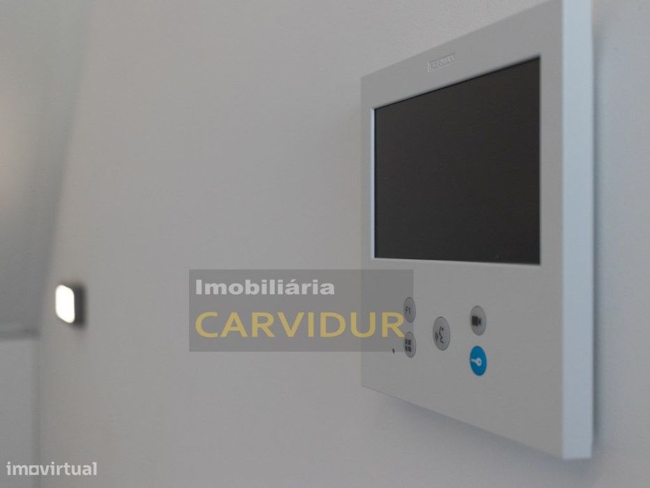 Apartamento T1 totalmente remodelado com quintal