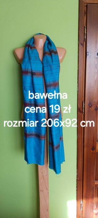 Turkusowy szal w paski i plamki