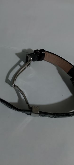 Часы в стиле Cartier Roadster