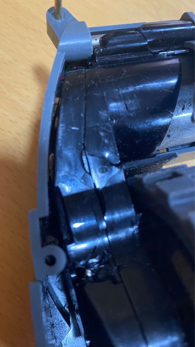 Roomba 976 com avaria na roda para peças ou reparação