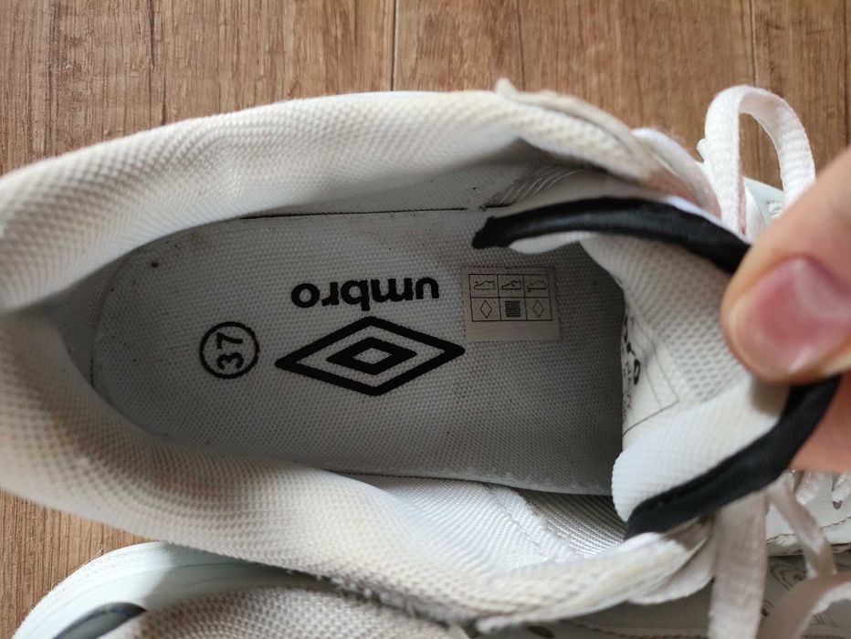 Buty       Umbro