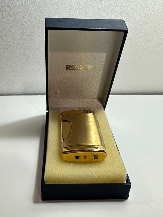 Isqueiro Ronson dourado novo.