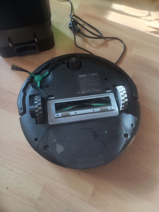 iRobot Roomba że stacją