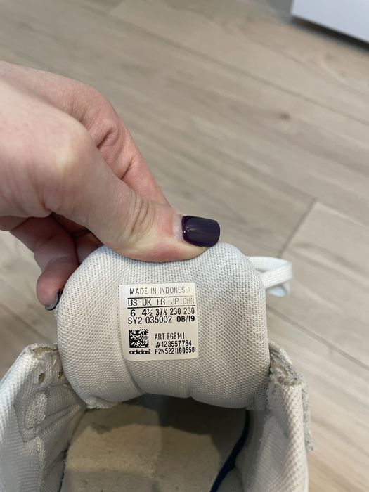 adidas falcon кросівки жіночі