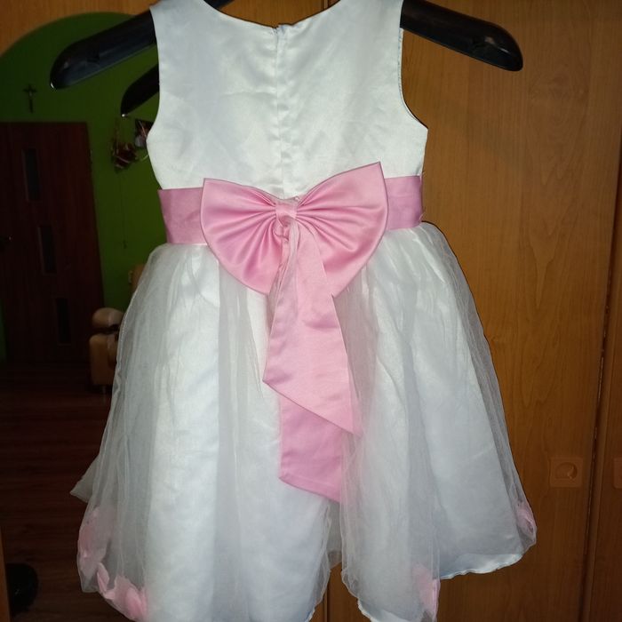 Śliczna balowa sukienka