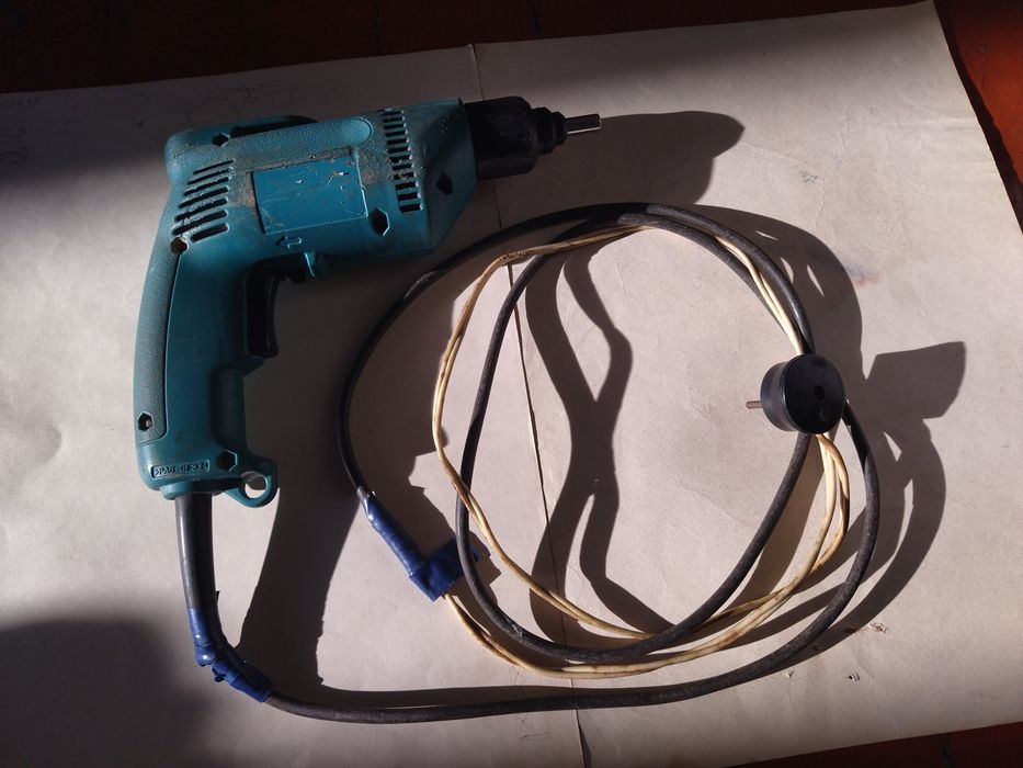 Шуруповёрт Макита.