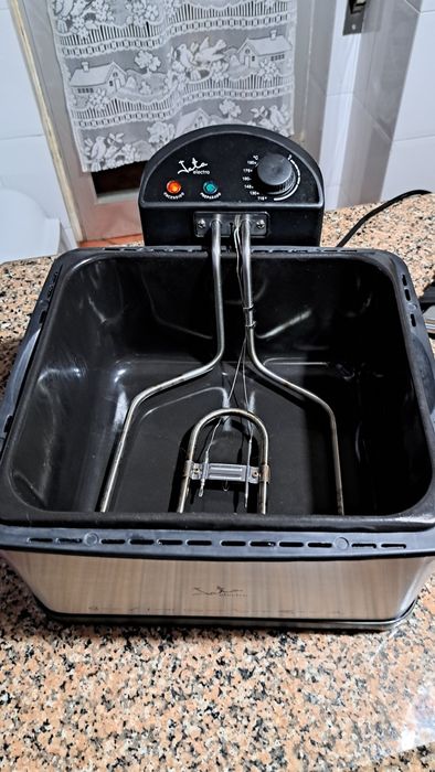Vendo esta fritadeira elétrica usado