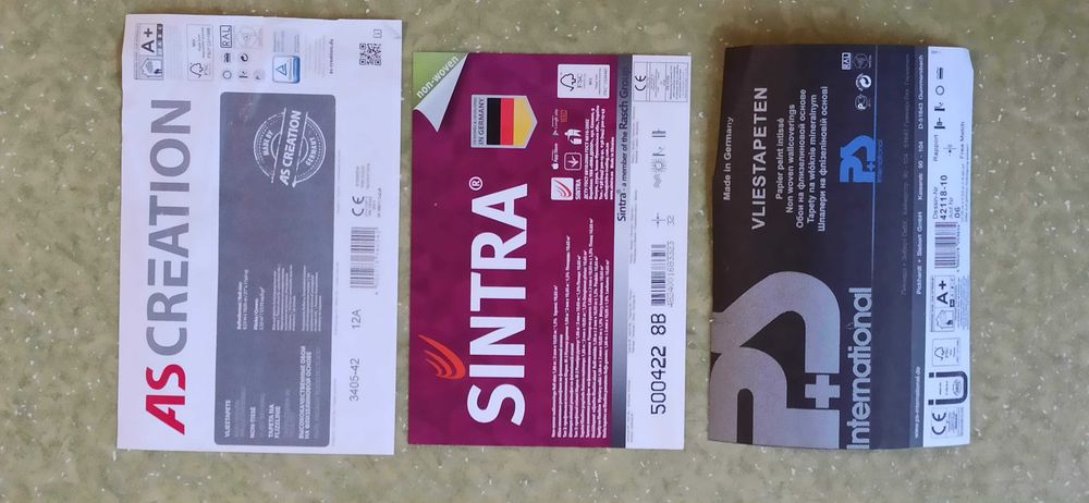 Остатки виниловых обоев. Гранулы пенопласта