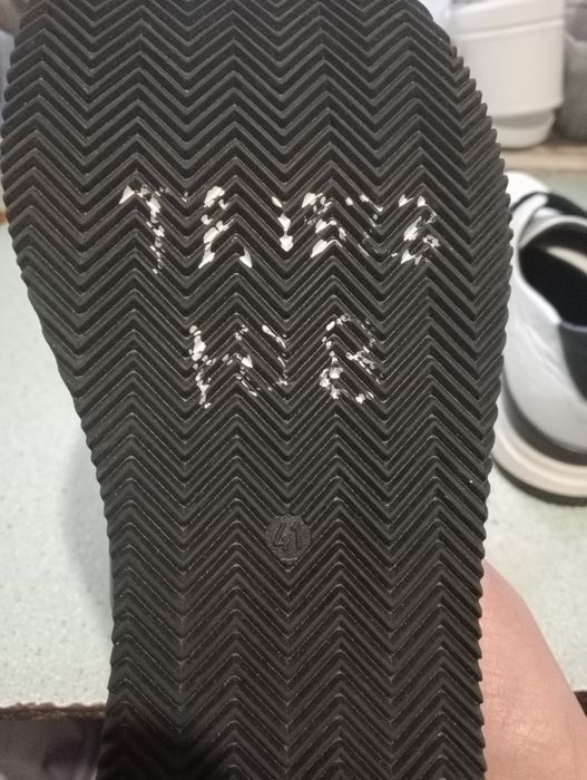 Осінні кросівки.Нові