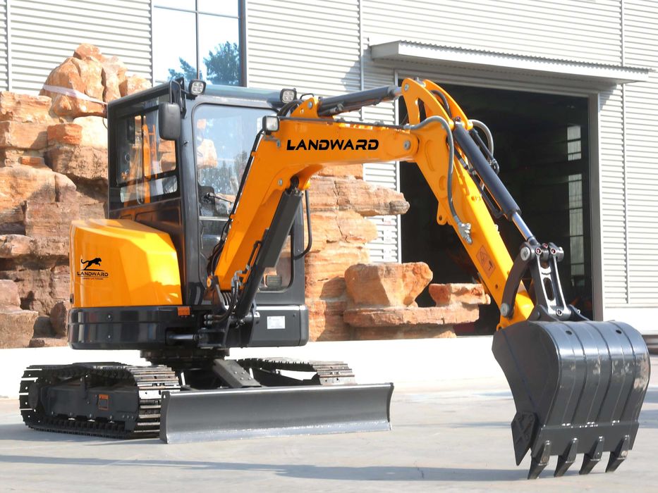 Mini Giratória LANDWARD LW35E 3500KG Motor Kubota