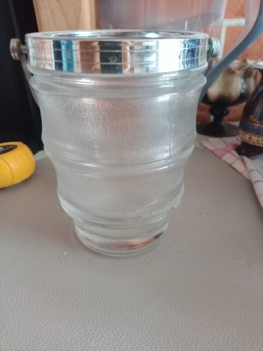 Wiadro na lód z czasów PRL-u