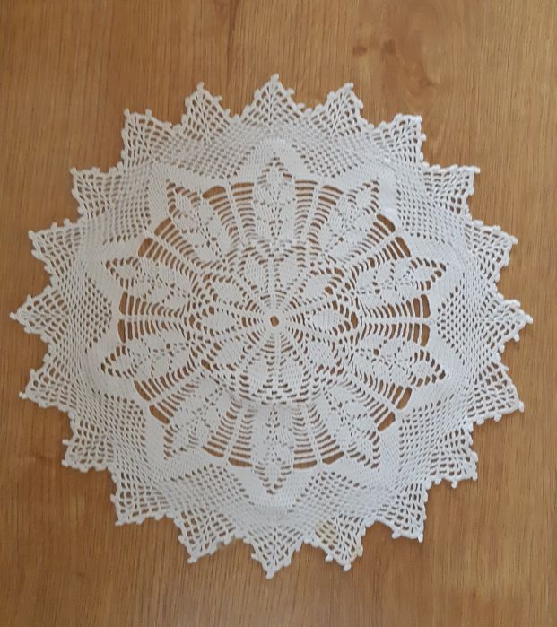 Декоративные вязаные салфетки