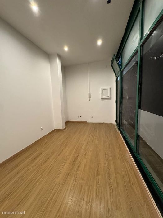 Shop for rent in the center of Gaia