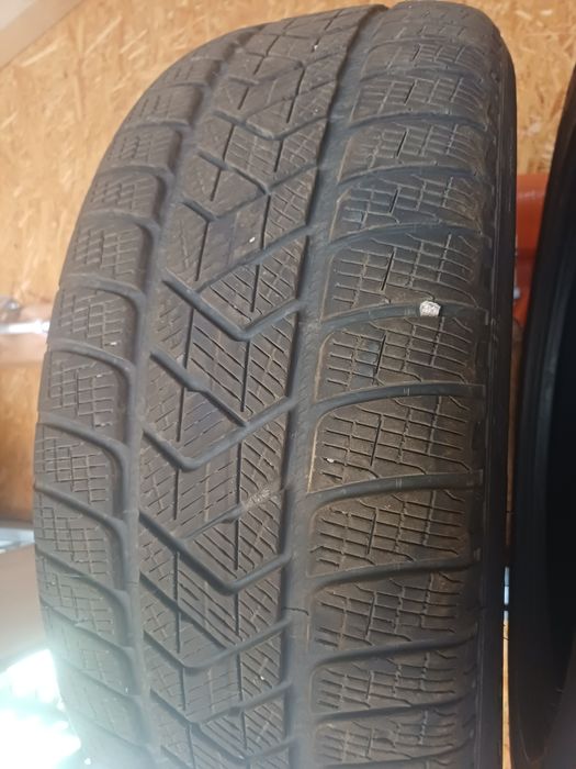 Opony zimowe Pirelli scorpion 235/55 R19 -  jeden sezon