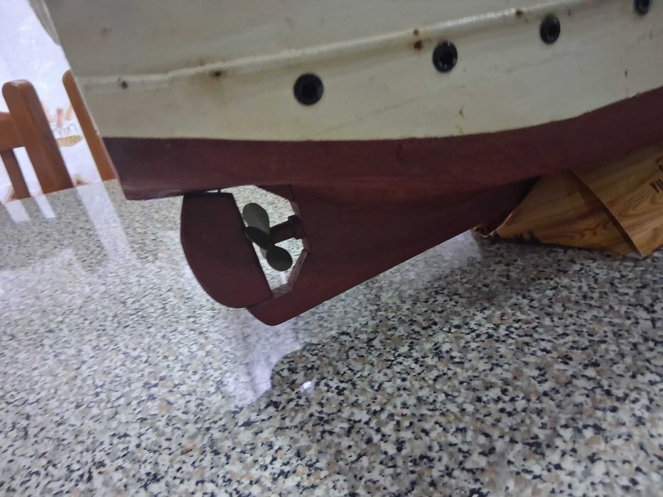 Barco feito de forma artesanal antigo