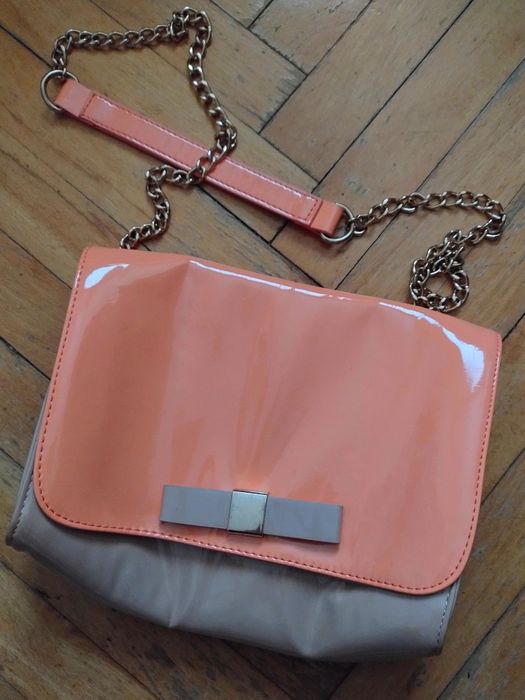 Lakierowana Torebka Mohito