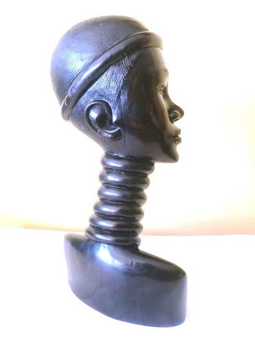 Busto em Ébano da Tanzânia