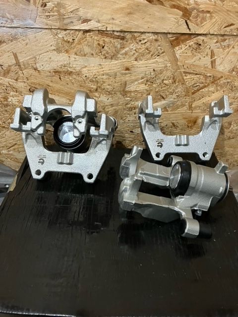 Zaciski jarzma MQB tył 310mm elektryczne Golf Skoda Audi S3
