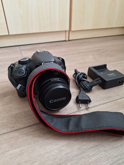 Canon EOS 550D + Obiektyw 18-55mm + Pokrowiec + Ładowarka + Instrukcja