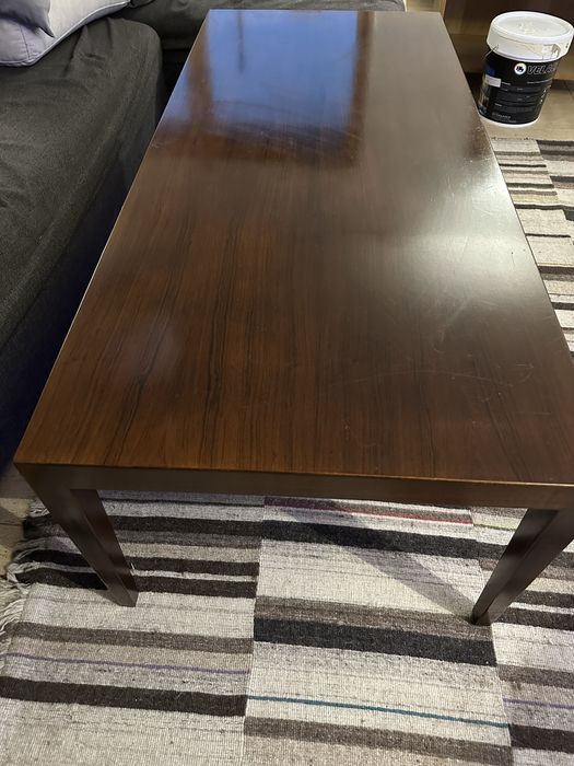 Mesa castanha da area