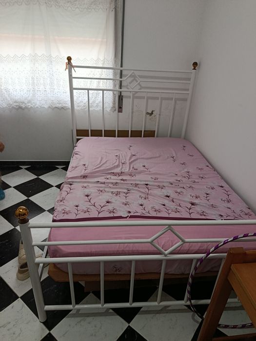 Cama casal + Frigorífico