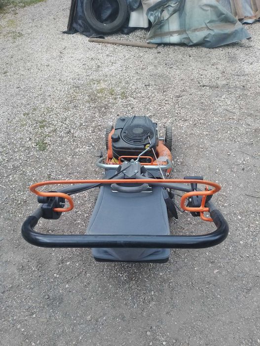 Kosiarka spalinowa HUSQVARNA VC 48 SE Silnik B&S 5 KM przedni napęd