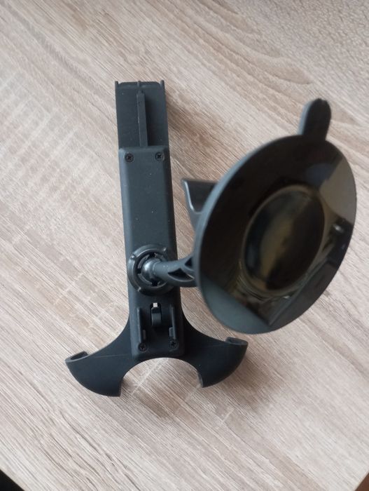 Uchwyt samochodowy z przyssawką na szybę do smartfonów