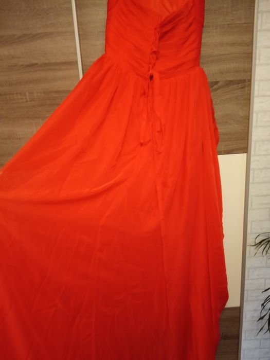 Piękna suknia z trenem