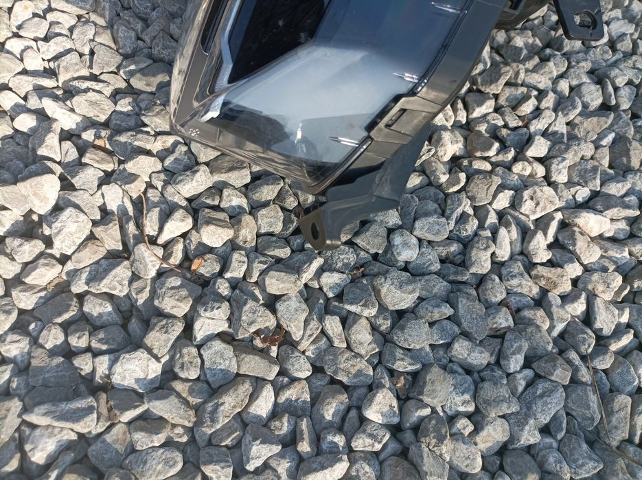 Lampa prawy przód renault arkana lift eu bardzo ładna b