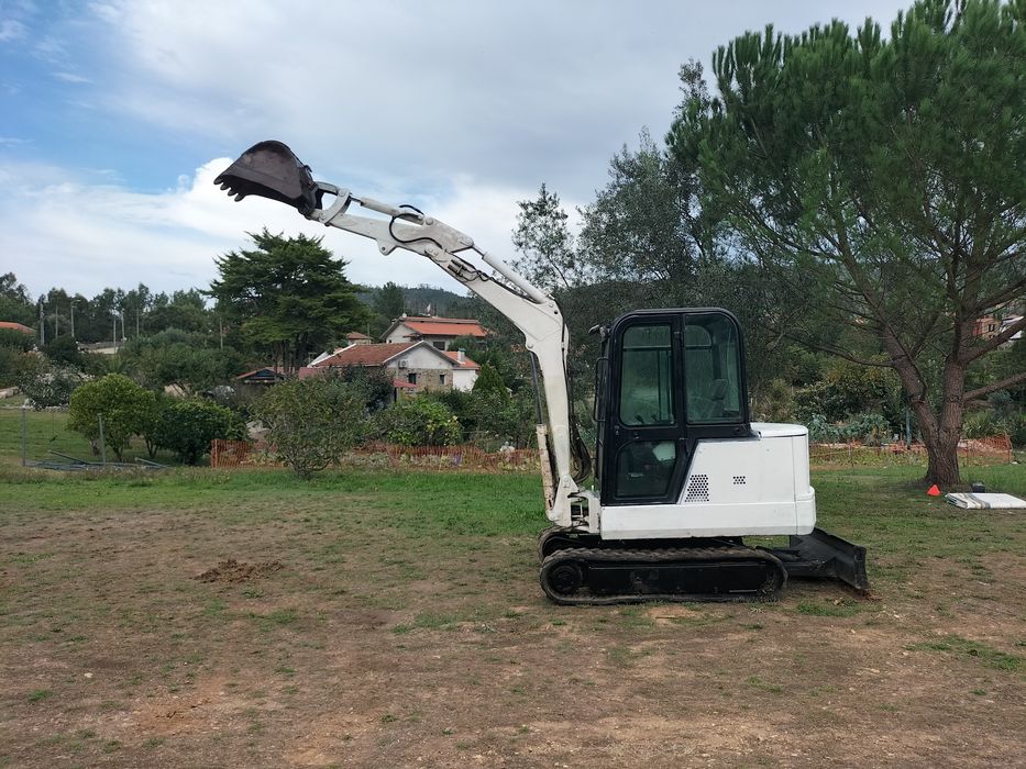 Mini giratória Bobcat 331