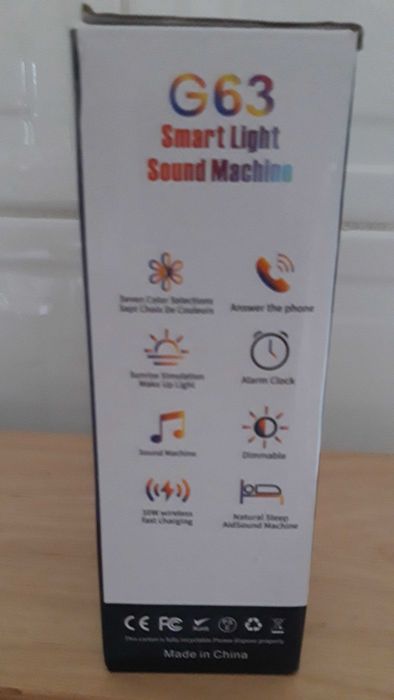 Rádio despertador e carregador telemóvel wireless.