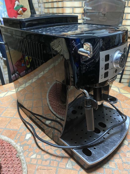 Máquina de café Delongui Magnifica S