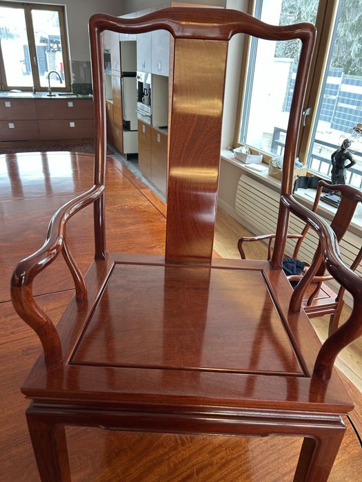 Eleganckie krzesła z drewna tekowego