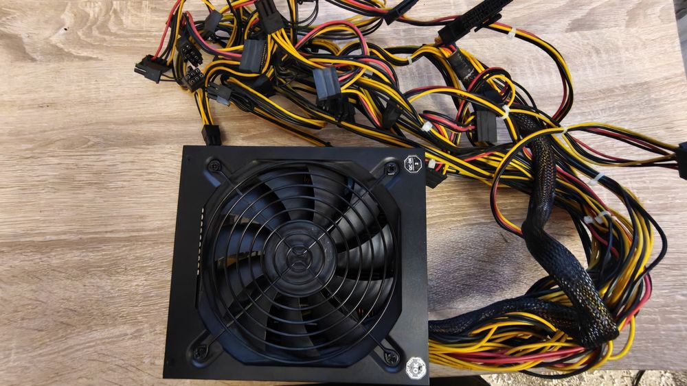 Потужний блок живлення ПК ATX