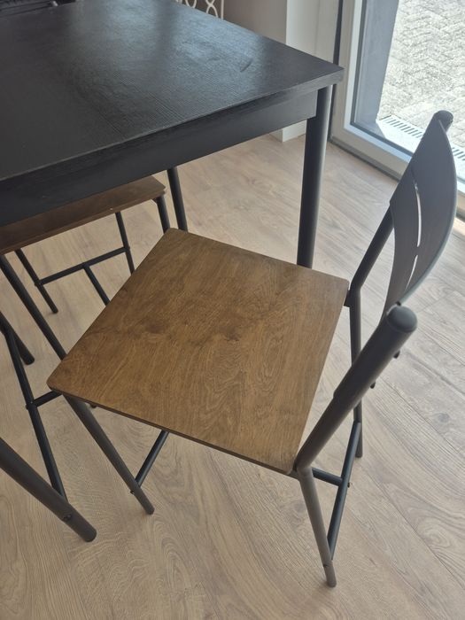 Mesa e cadeiras altas Ikea