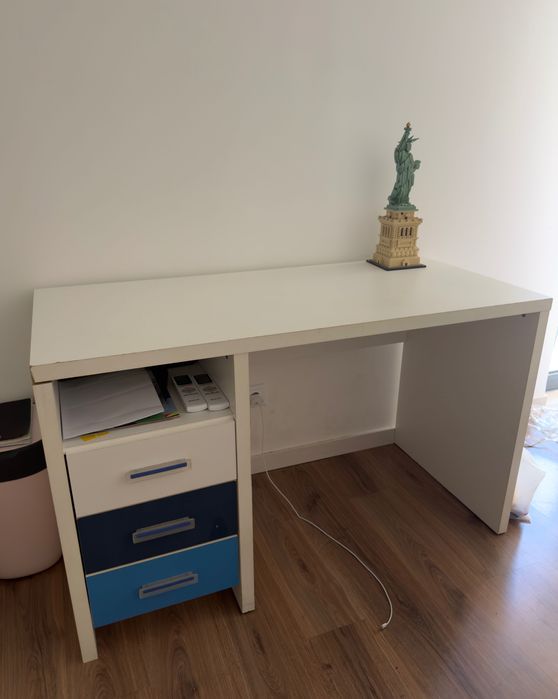 Secretária de estudo / trabalho