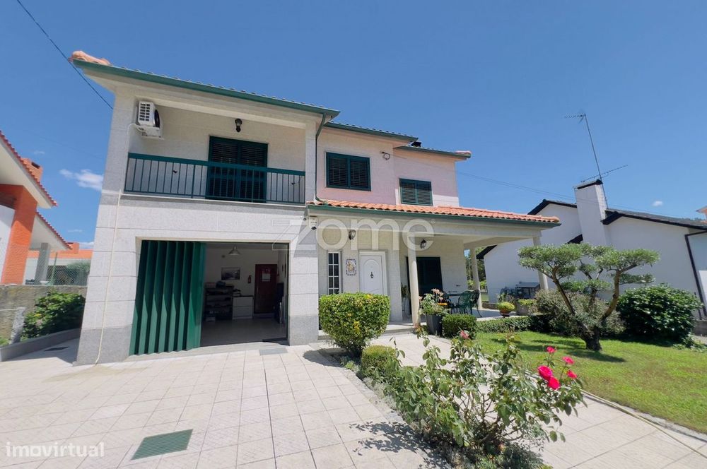 Moradia V4 com Jardim em Vila Verde da Raia concelho de Chaves