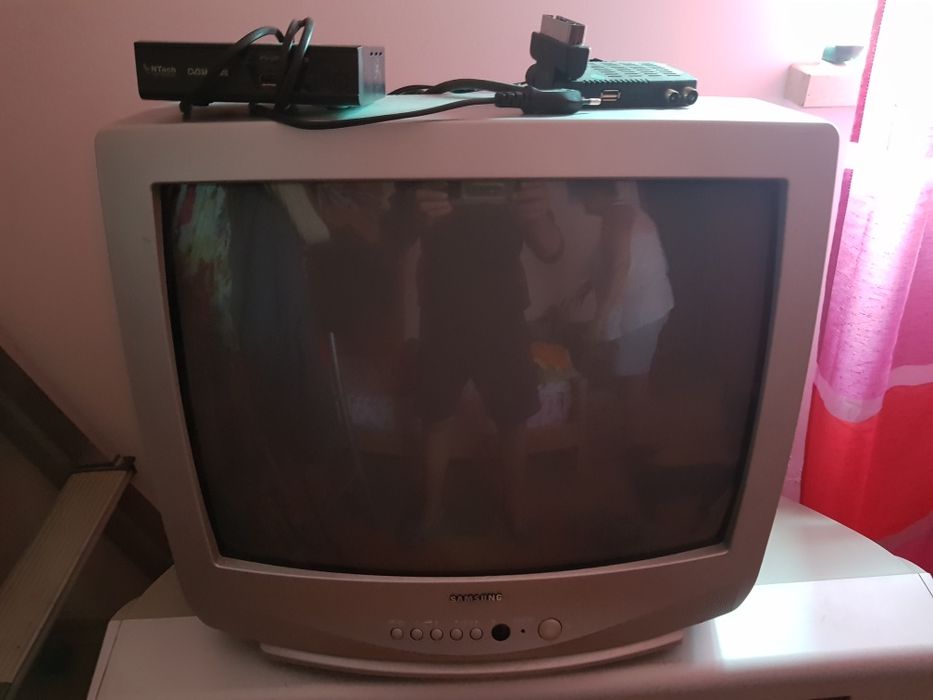 Tvs  com tdt incluídos doacao tudo  a trabalhar