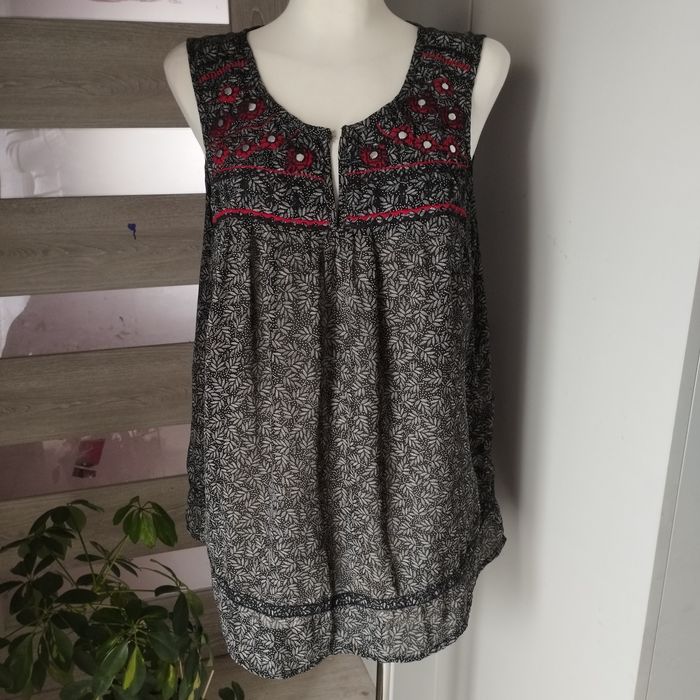 Bluzka damska 46 czarno-czerwona z dżetami – elegancka, plus size