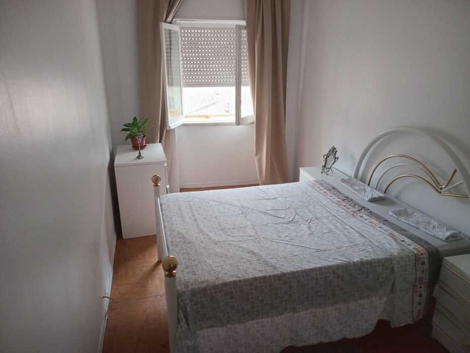 Quarto solteiro para  arrendar