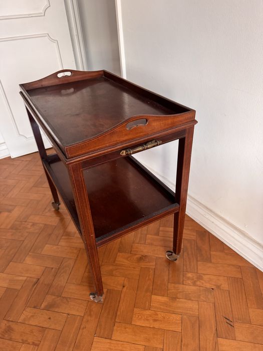 Mesa de apoio carrinho com tabuleiro amovivel em madeira