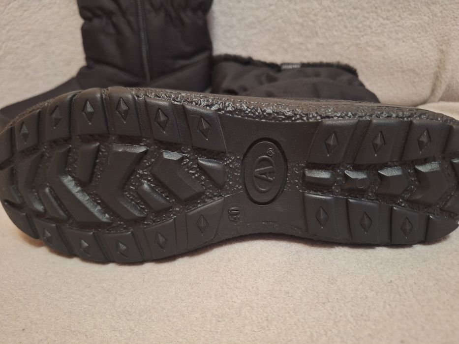 Нові зимові сапожки. Розмір 40.