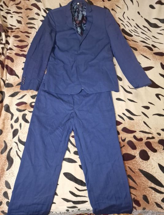 Класичний чоловічий костюм