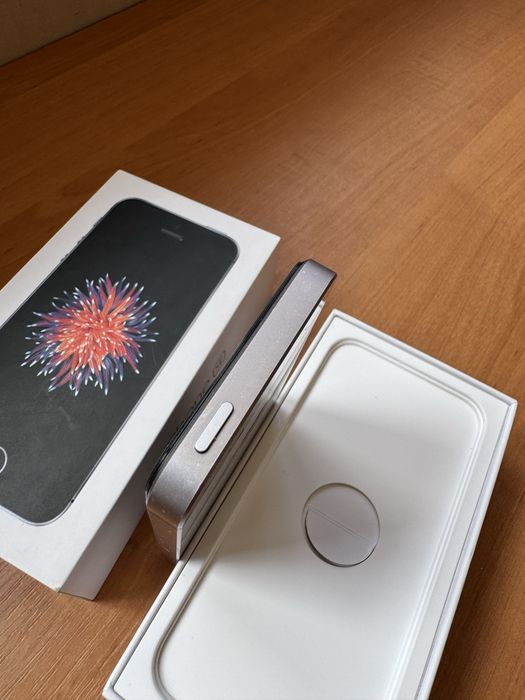Телефон iPhone 5se 32gb