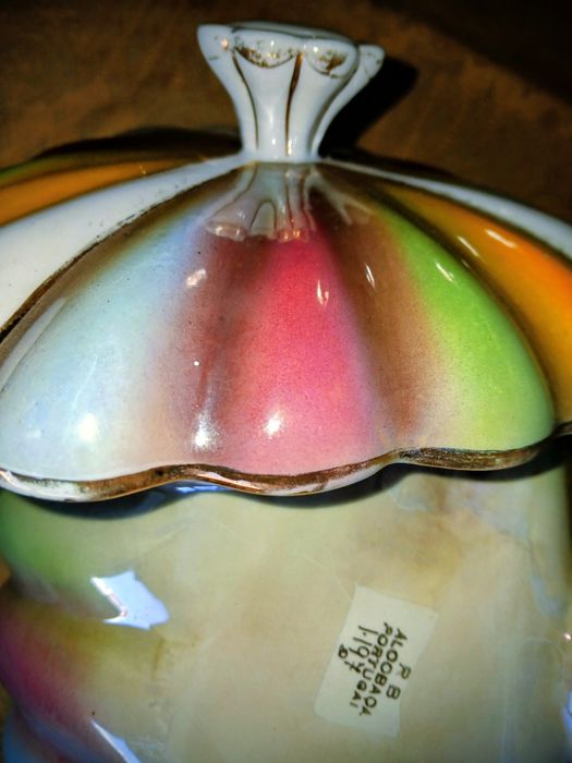 Caixa Raul da Bernarda, vidrada, de faiança, anos 50