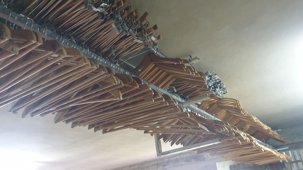 Cabides roupa madeira